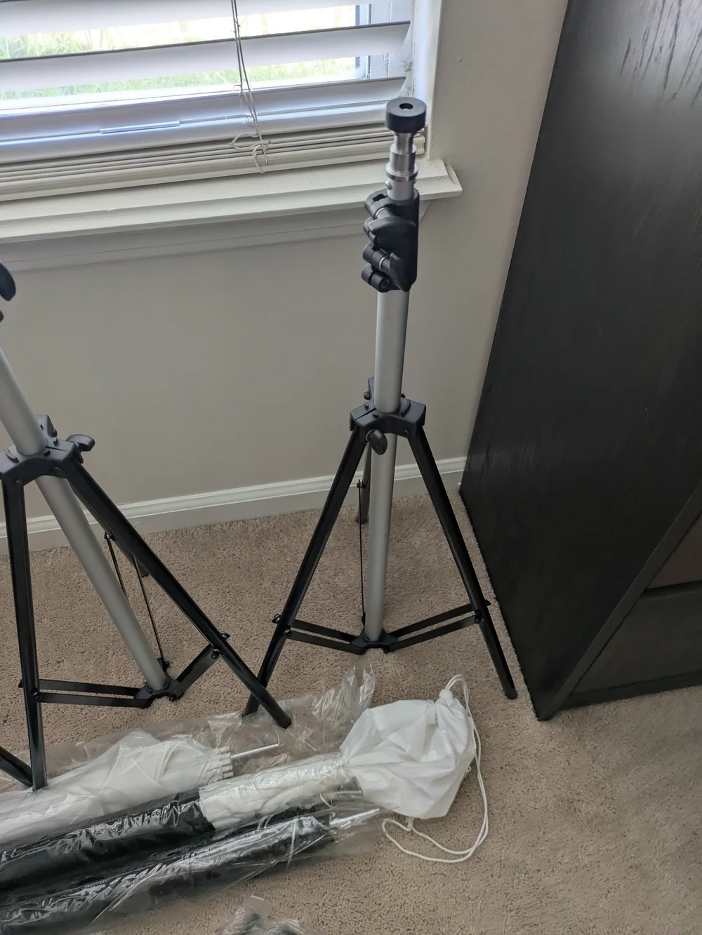 Studio Black and Silver Light/Accessory Stand Kit With Umbrellas Photography
